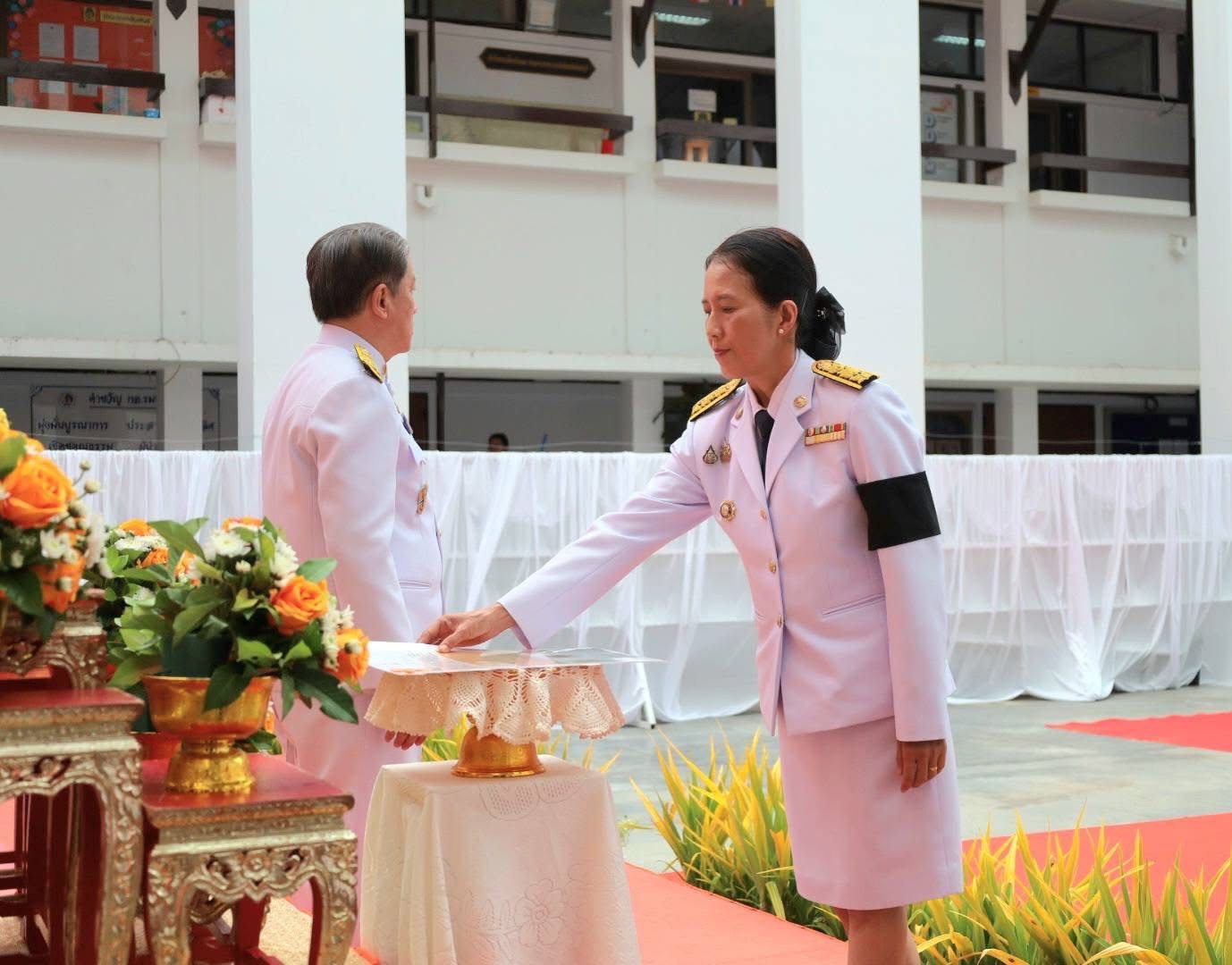 พช.มะขาม ร่วมพิธีรับมอบลายผ้าพระราชทาน สืบสานภูมิปัญญาผ้าไทย