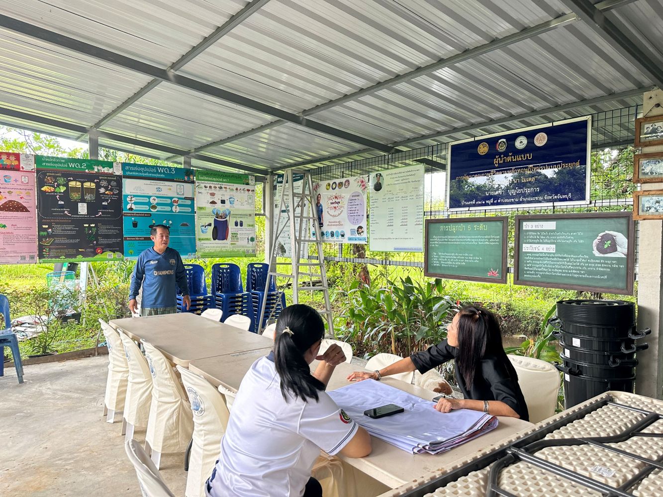 พช.มะขาม ร่วมเตรียมความพร้อมสถานที่รองรับโครงการพัฒนาศักยภาพศูนย์เรียนรู้เศรษฐกิจพอเพียงต้นแบบ